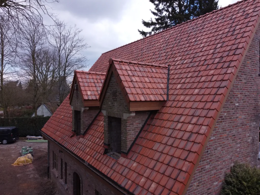 Dakrenovatie Latem: foto 5 van de werken
