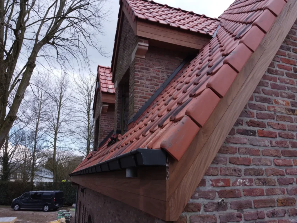 Dakrenovatie Latem: foto 7 van de werken