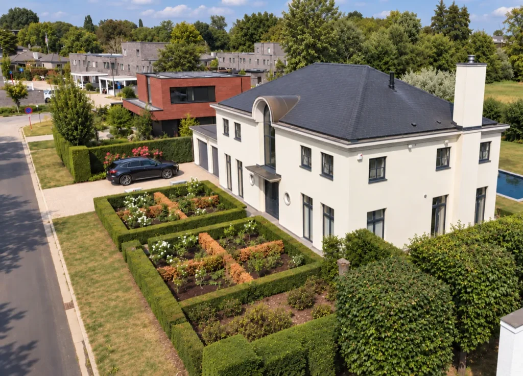 Gevelrenovatie Mariakerke: de voorgevel met de tuin, van bovenaf