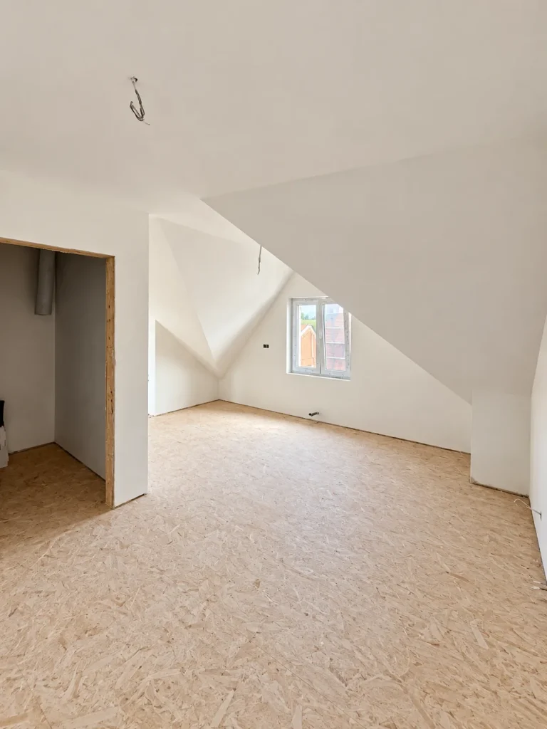 Totaalrenovatie rijwoning Gent: de zolderkamer onder het dak